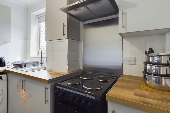93, Wood View Avenue, Castleford photo 3