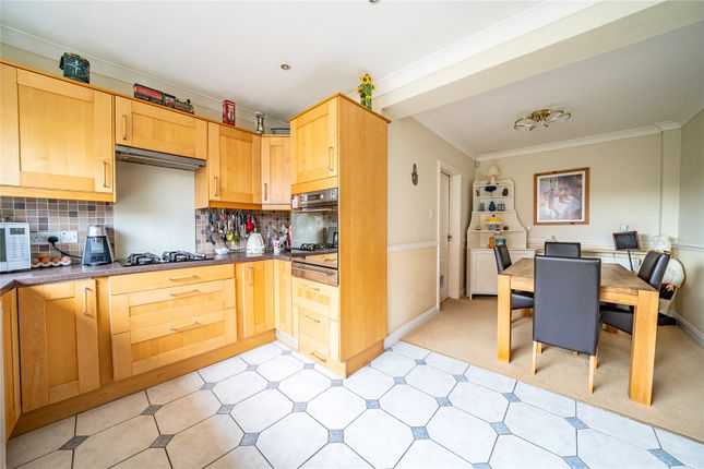 10, Highwood Avenue, West Yorkshire photo 4
