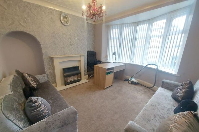 15 St. Leonards Grove, Bradford photo 3