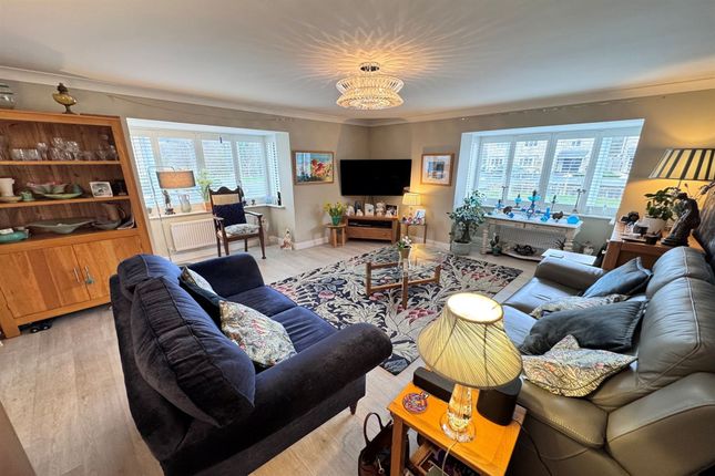 20 Outram Way, High Peak photo 4