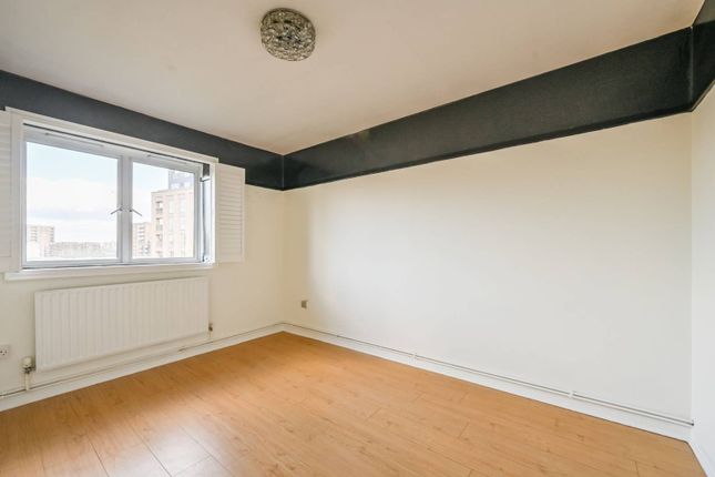Flat for sale in Thomas Road, Limehouse, London