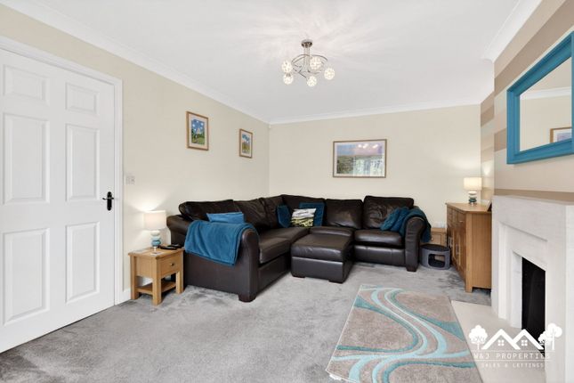 6, Parkes Way, Blackburn photo 4