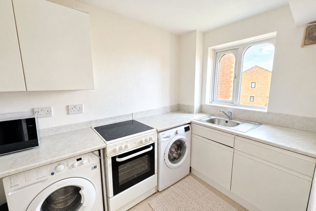 151, Burket Close, Greater London photo 3