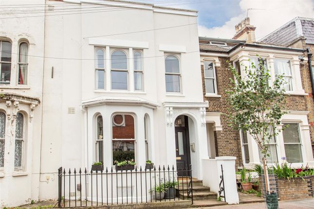 3-bed house on College Terrace, Mile End, £5,350/mo