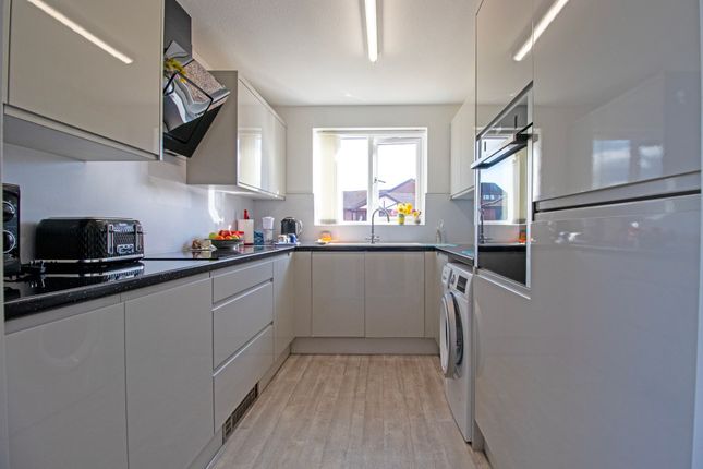 2 Priory Way, Gainsborough photo 4