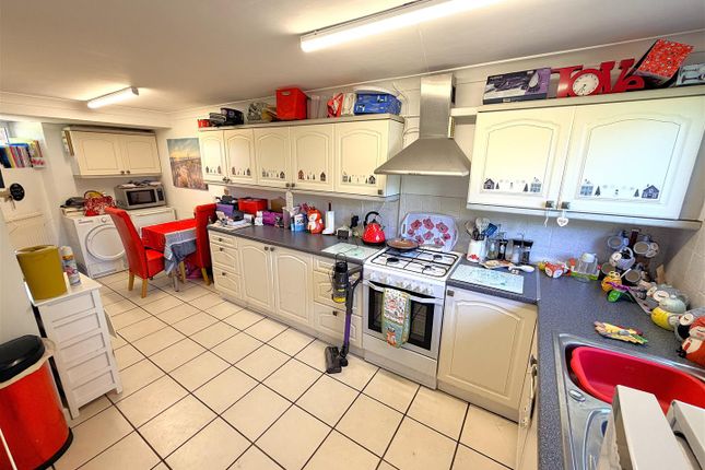 21, Cransley Gardens, Corby photo 2