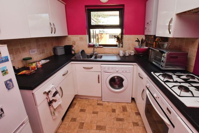 20, Chardstock Close, Exeter photo 4