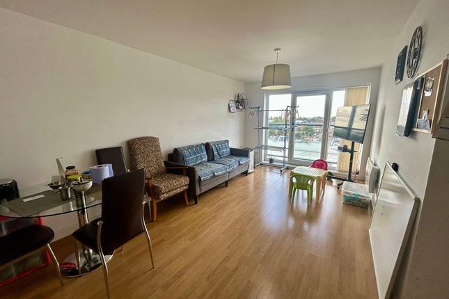 Pilgrims Way, Salford photo 3