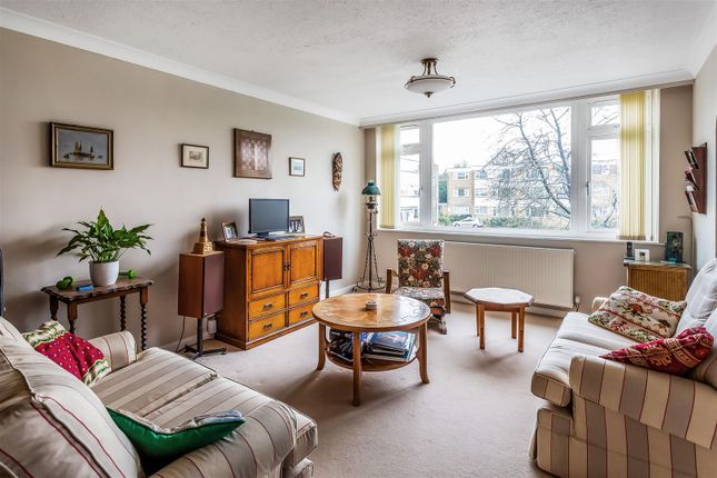 Flat for sale in Avenue Road, Epsom