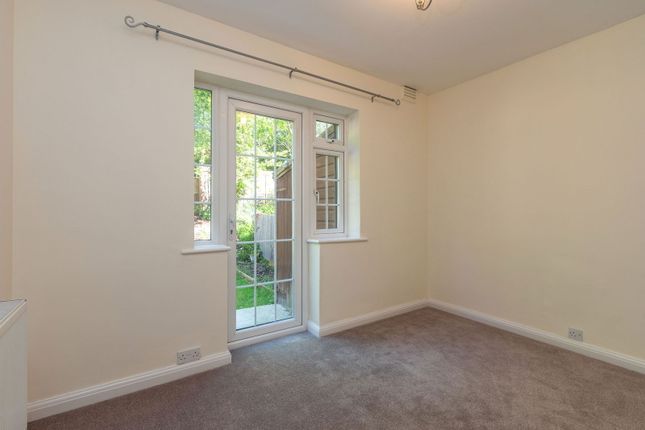 5, Springfield Close, Stanmore photo 4