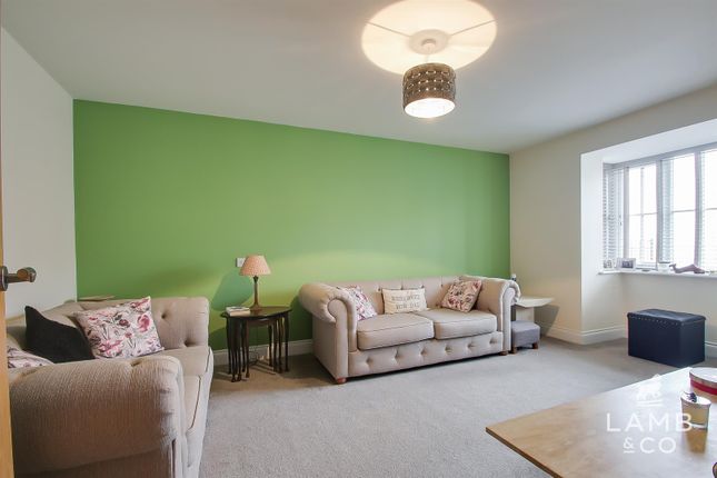 8, The Beaumonts, Kirby Road, Frinton-On-Sea photo 4