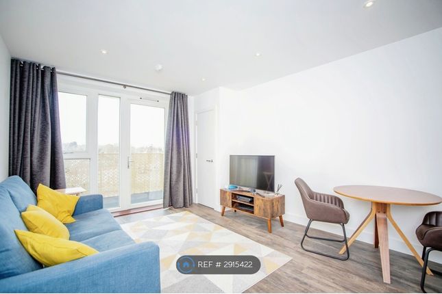 Flat, Corys Road, Rochester photo 2
