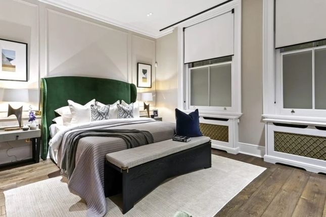 Flat for sale in Queen's Gate Terrace, London