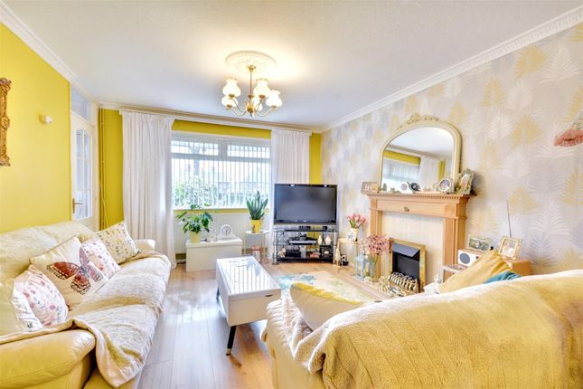 82, Cairns Close, Nottingham photo 2