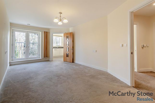 37 Roslyn Court, Lisle Lane, Ely photo 5