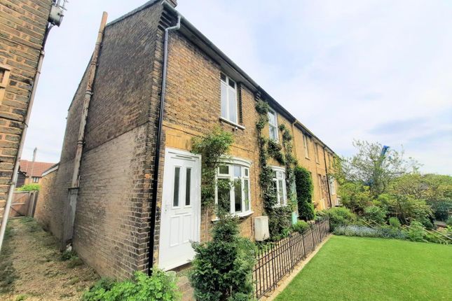 Thumbnail Cottage to rent in Riverside, Stanstead Abbotts, Ware