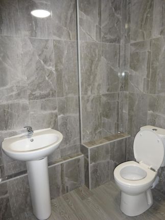 Flat 2 York House 36, Eastway, Oldham photo 5