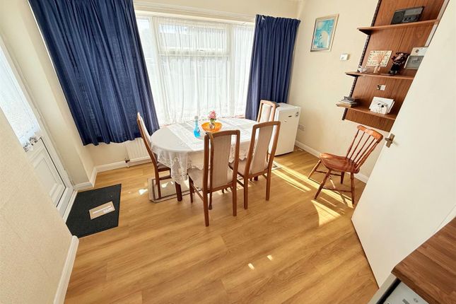 8, Spindrift Close, Great Yarmouth photo 3