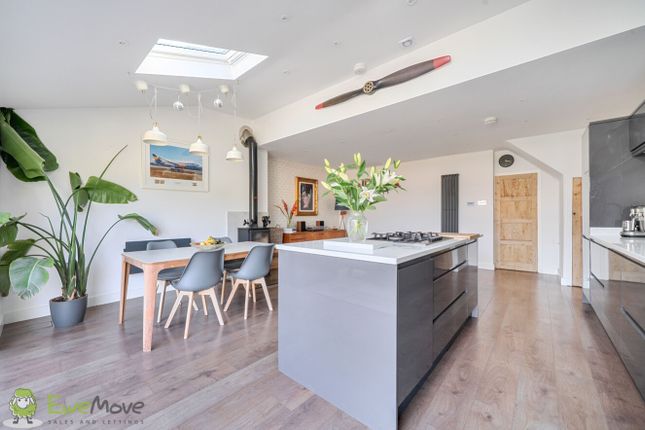 84, Priors Road, Tadley photo 4