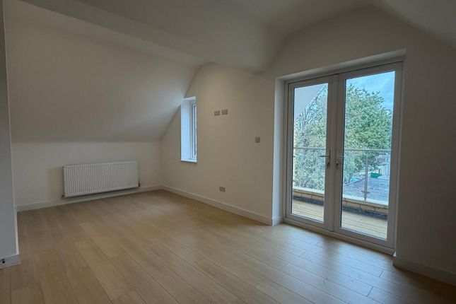 Second Floor Flat, 8A Thornhill Road, Croydon photo 3