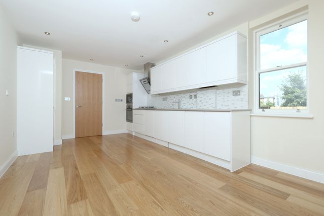 Flat 2, London photo 3