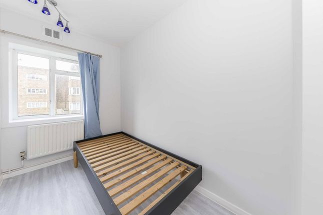 Flat 26, Moffat Court, Gap Road, London photo 4