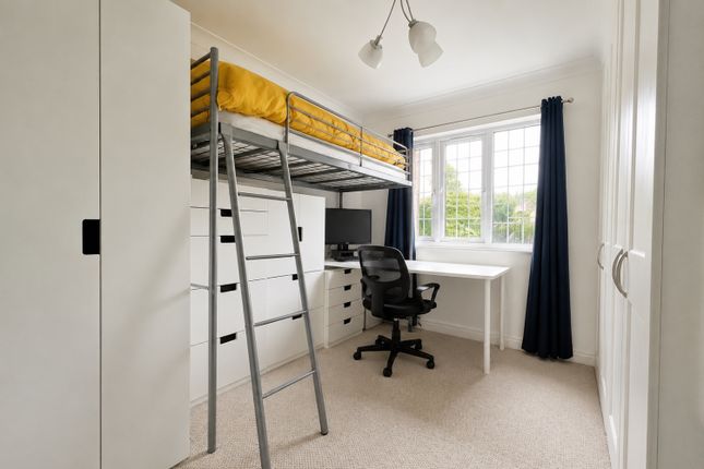 Flat 4, Robin Hill House, Monteagle Lane, Yateley photo 4