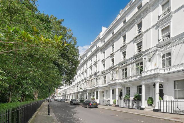 Thumbnail Maisonette for sale in Cadogan Place, London