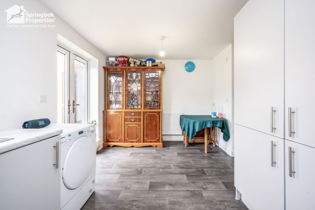 33, Olympia Way, Aylesbury photo 5