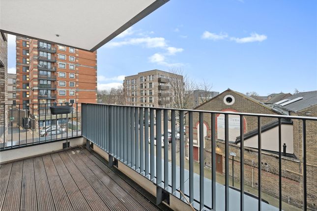 Flat 12, Braithwaite House, 6, Troubridge Square, London photo 4