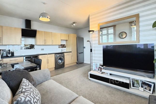 Flat 41, Alexander House, 50, Station Road, Hampshire photo 3