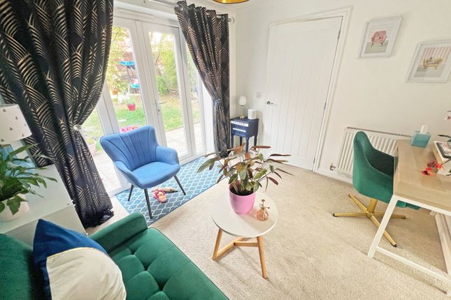 29, Harker Drive, Coalville photo 4