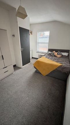 Room 3, 81 Reynoldson, Hull photo 2