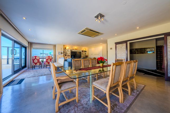 Apartment for sale in Worcester Road, Sea Point, Western Cape, South Africa