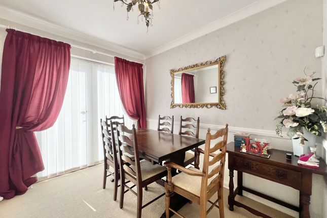 25, Snowshill Crescent, Cleveleys photo 4