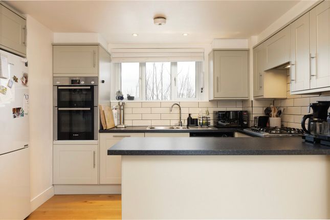 Flat 80, Ormonde Court, 364, Upper Richmond Road, London photo 3