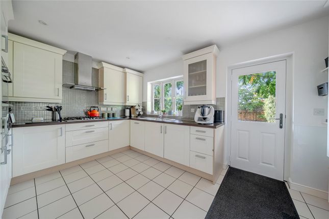40, Alice Templer Close, St Leonards photo 2