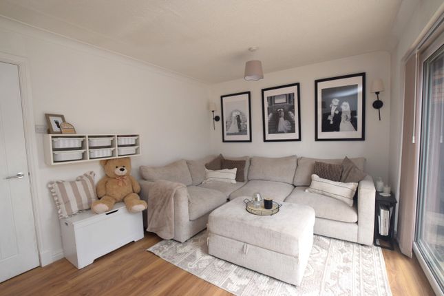 5, Village Court, Telford photo 2