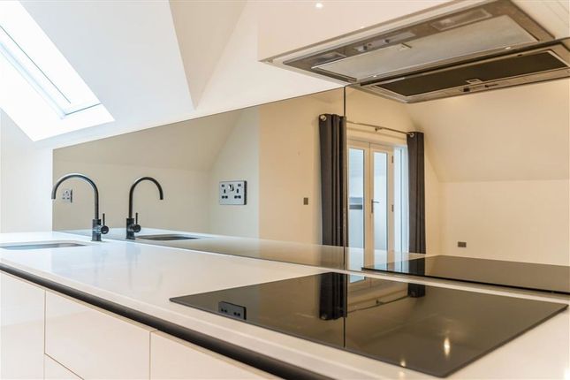 Flat 12, Lyons House, 1B, Oak Hill Road, Surbiton photo 4