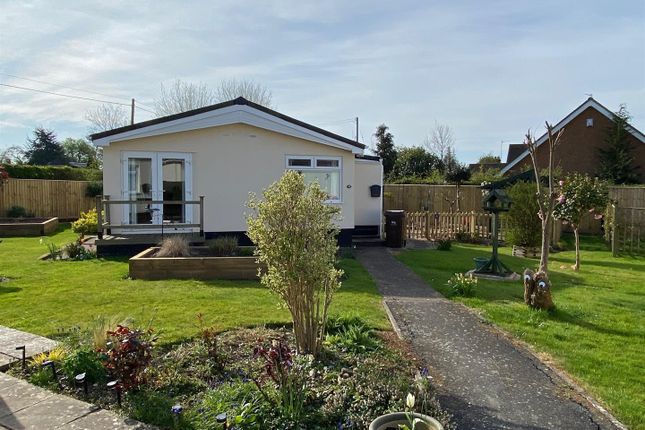 Thumbnail Mobile/park home for sale in Hook Bank, Hanley Castle, Worcester