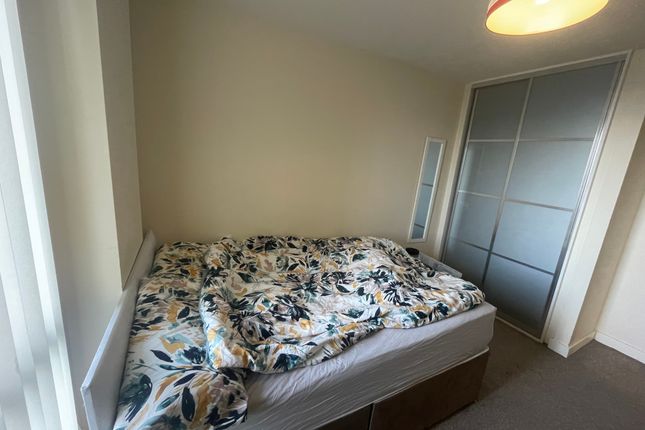 53, Milton Keynes photo 4