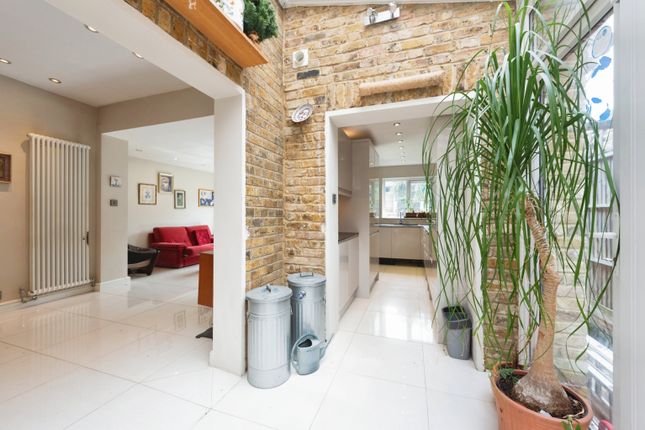32, Eastworth Road, Chertsey photo 4