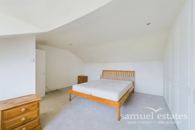 Flat to rent in Harbut Road, Battersea