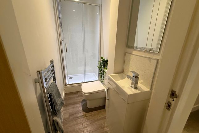 Flat 8a, Charnwood Grove photo 3