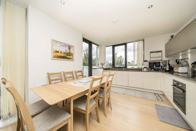 Flat 57, Osier House, 14, Quebec Way, London photo 4