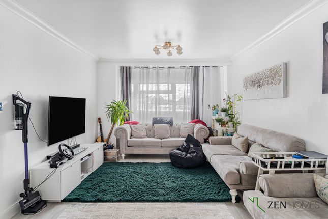 45 Edinburgh Crescent, Waltham Cross photo 2