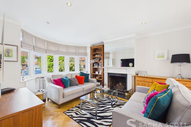 20 Mortimer Crescent, Worcester Park photo 2