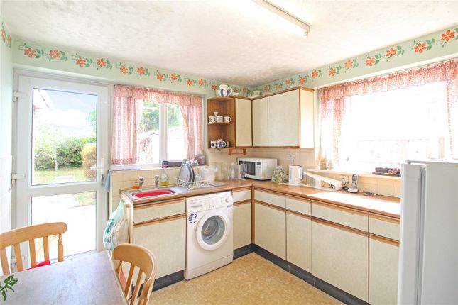 20, Sairard Gardens, Essex photo 3