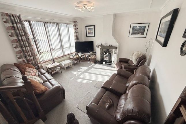 35 Curling Knowe, Cowdenbeath photo 4