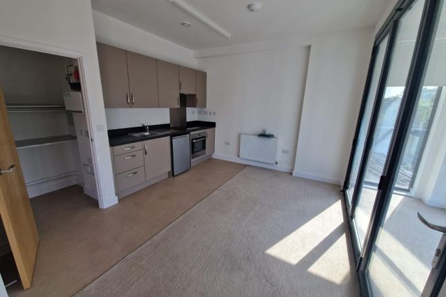 Flat, 19, Centric Close, Oval Road, London photo 4